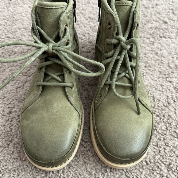 NWOB UGG Deconstructed Green Lace-up Hiker Boots. Womens Size 5. - Picture 9 of 10